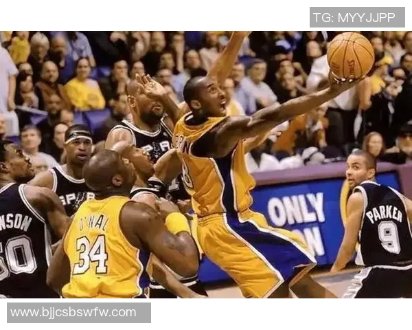 2014年骑士与湖人对决回顾球场上的传奇对抗与精彩瞬间