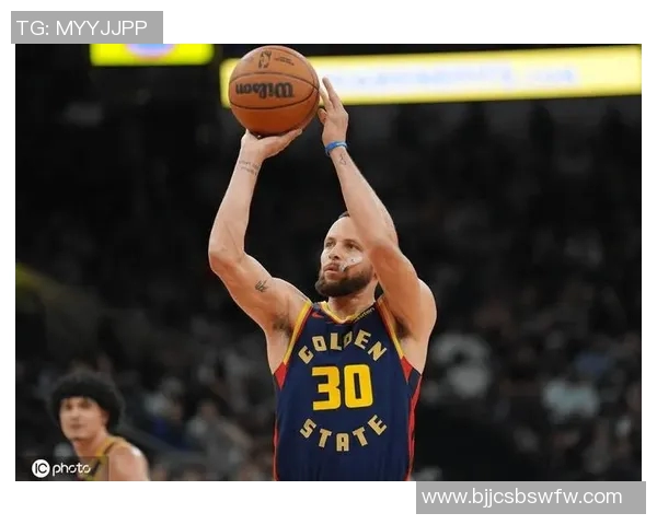 库里单场狂砍44分引领勇士战胜马刺展现超级巨星风范